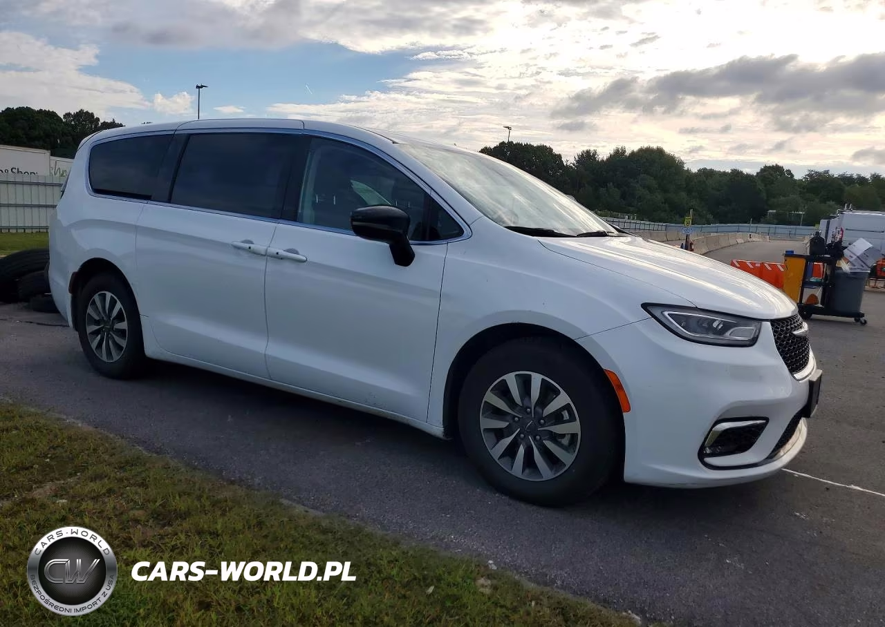 2024 Chrysler Pacifica Hybrid Select VIN:2C4RC1S70RR153639 - 4