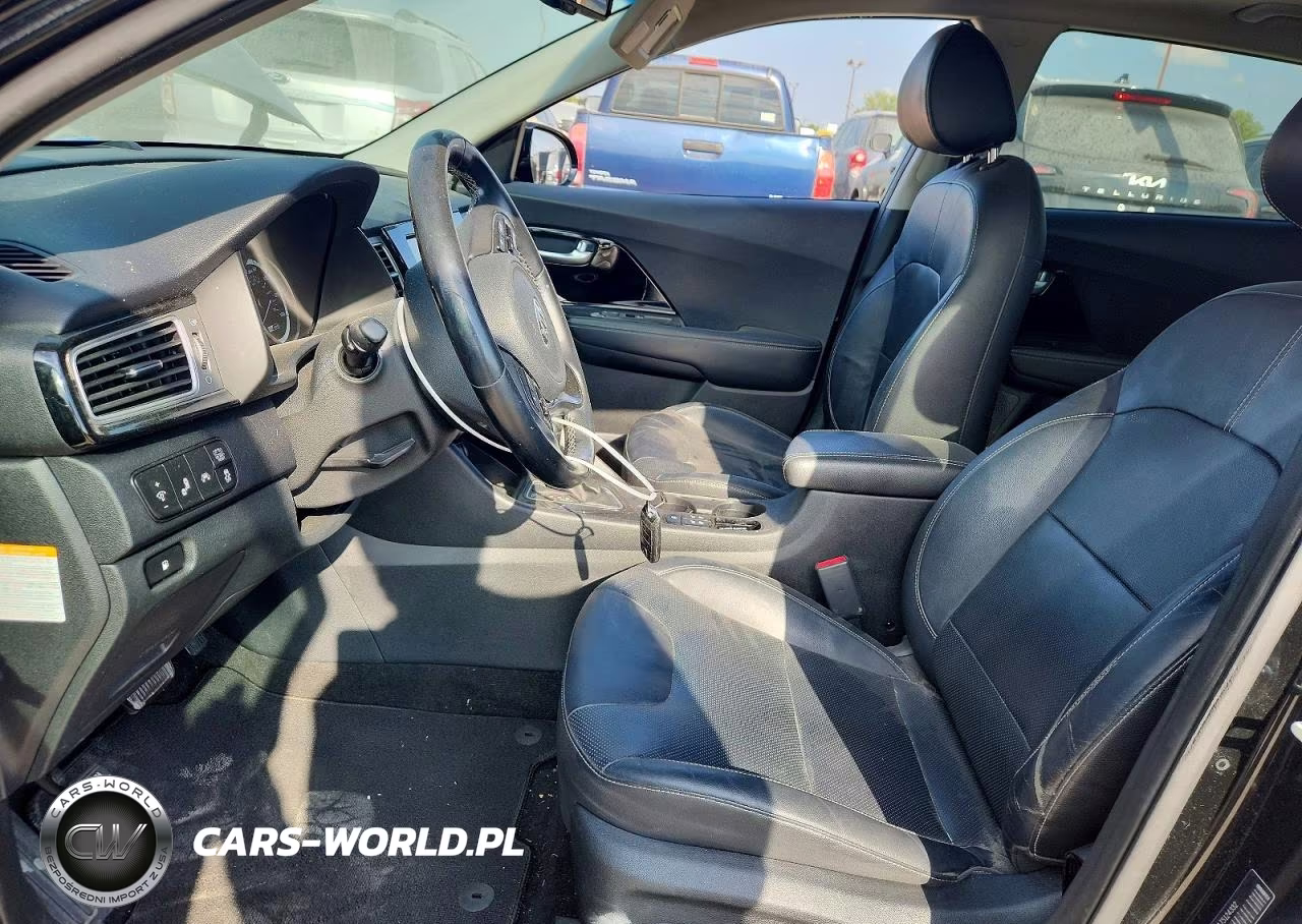 2018 Kia Niro Touring VIN:KNDCE3LC4J5124332 - 7