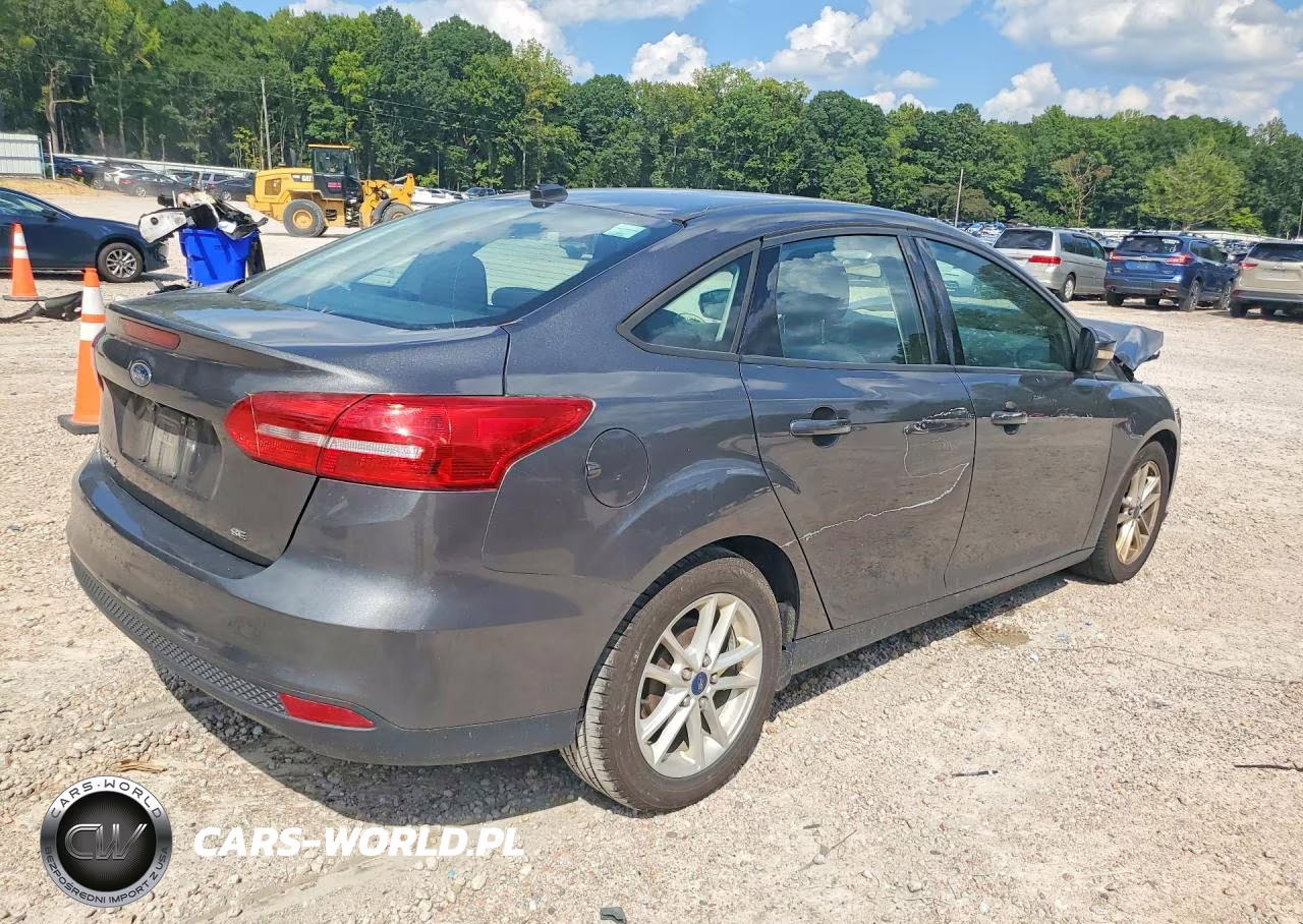2016 Ford Focus Se VIN:1FADP3F21GL260817 - 3