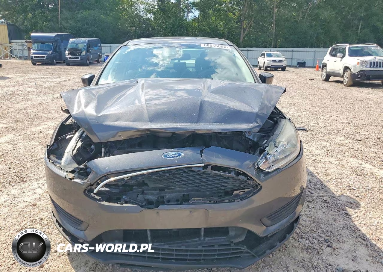 2016 Ford Focus Se VIN:1FADP3F21GL260817 - 5