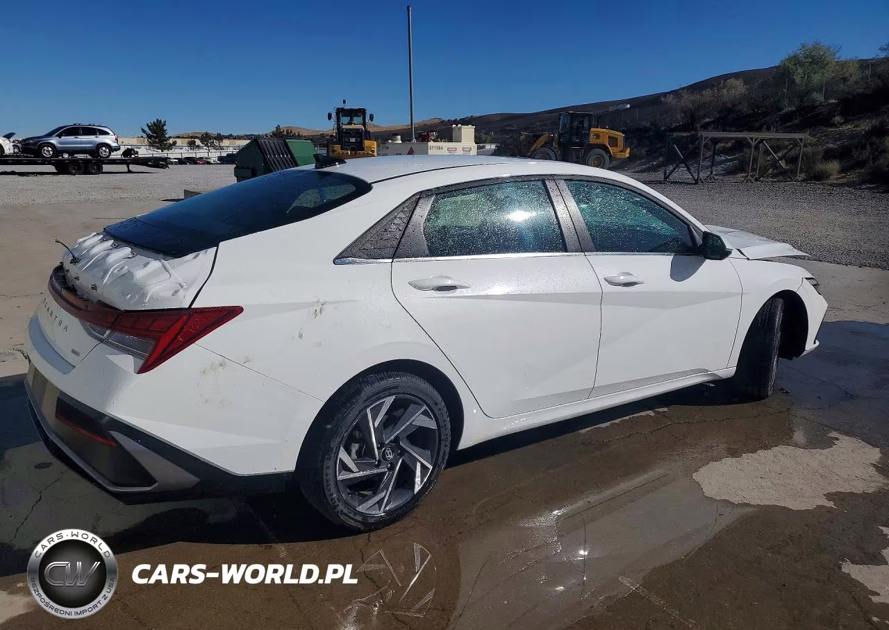 2025 Hyundai Elantra Limited VIN:KMHLN4DJXSU163870 - 3