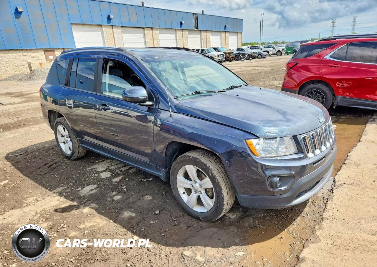 2015 Jeep Compass Latitude VIN:1C4NJCEA1FD209996 - 4