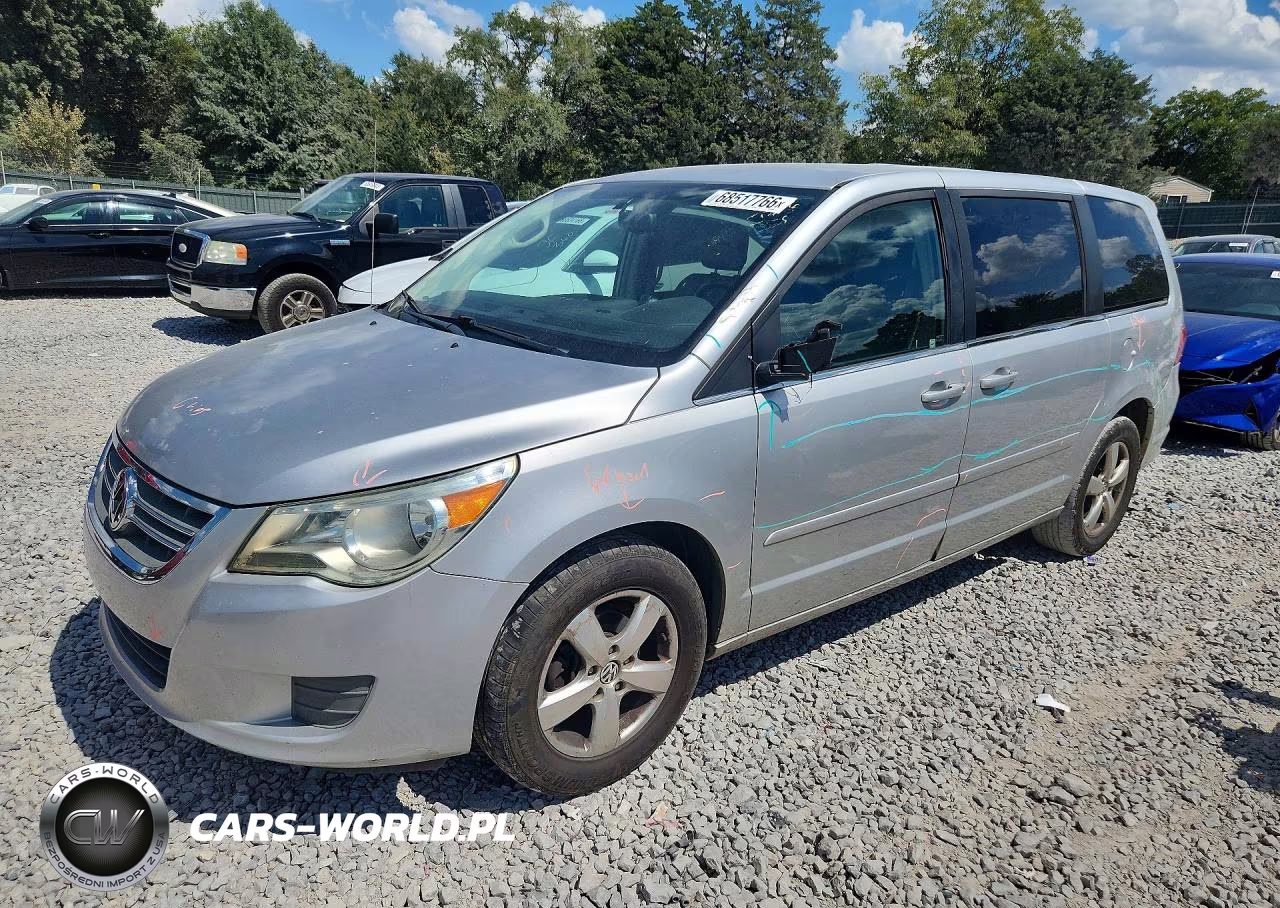 2010 Volkswagen Routan Se