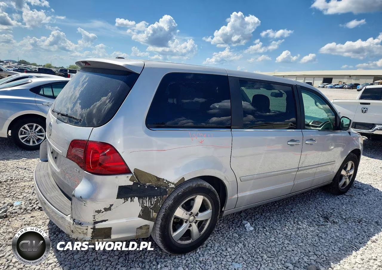 2010 Volkswagen Routan Se VIN:2V4RW3D11AR354018 - 3