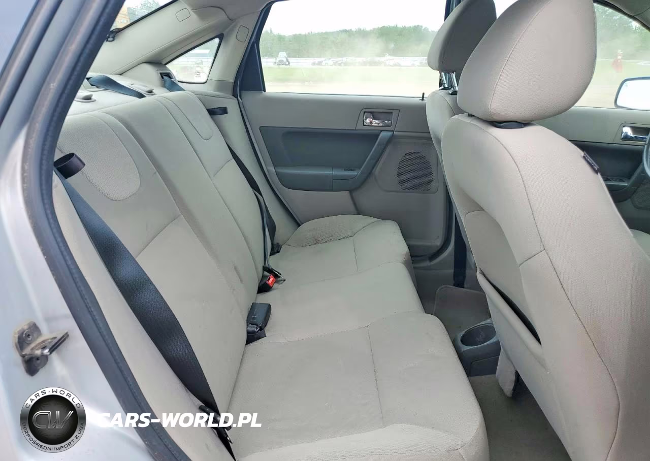 2008 Ford Focus Se VIN:1FAHP35N58W110089 - 10