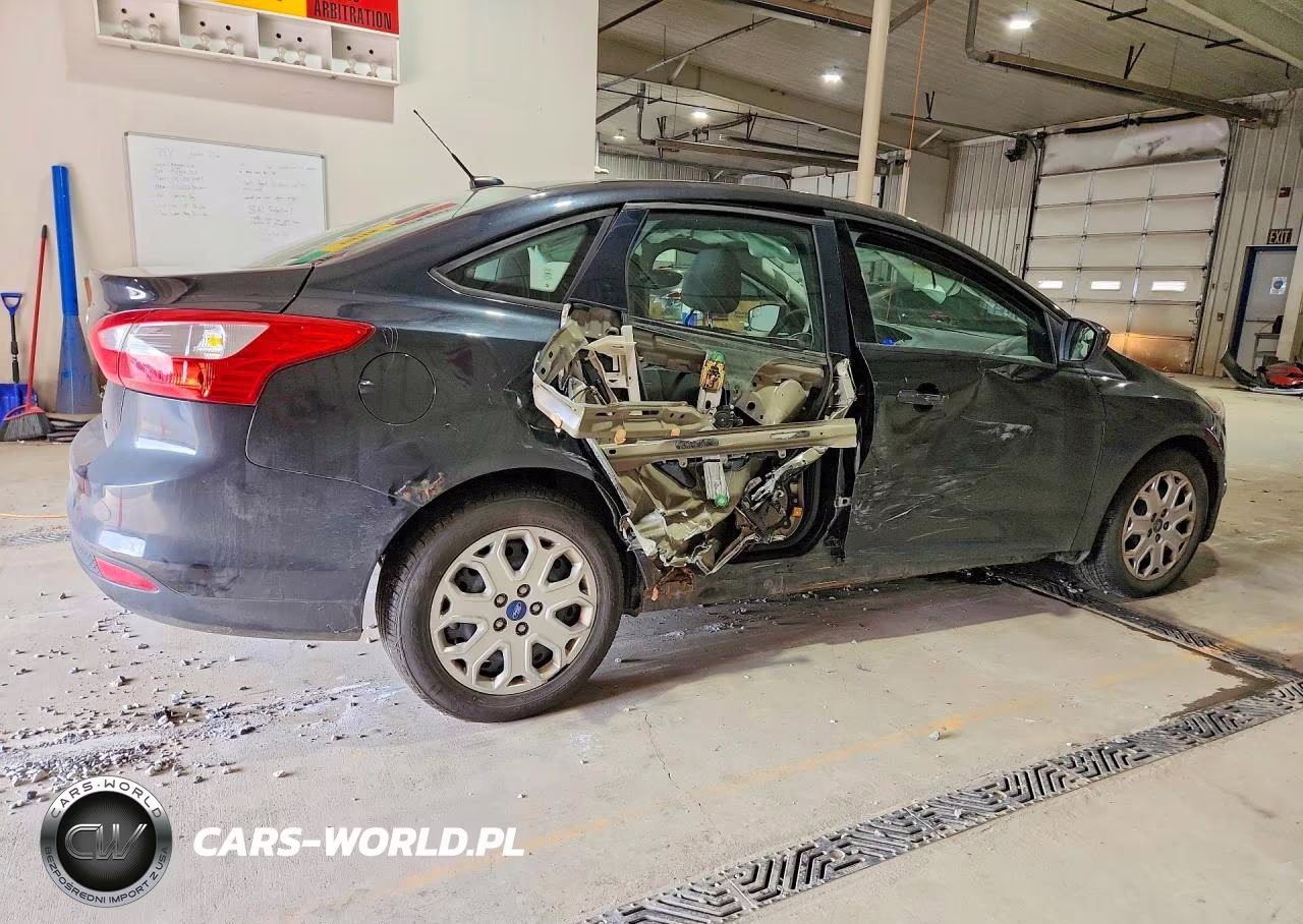 2012 Ford Focus Se VIN:1FAHP3F23CL113538 - 3