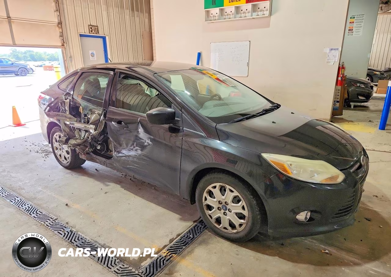 2012 Ford Focus Se VIN:1FAHP3F23CL113538 - 4