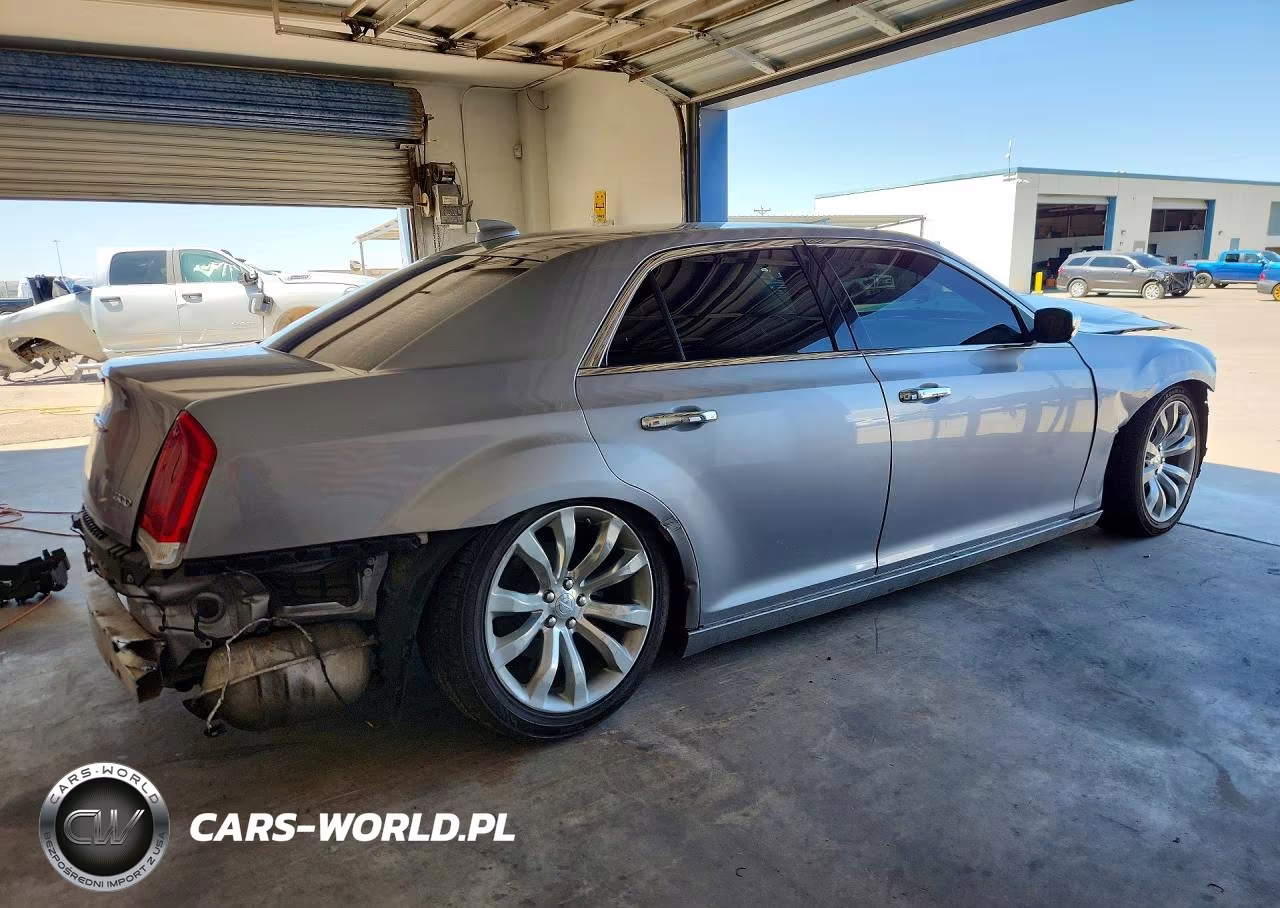 2018 Chrysler 300 Limited VIN:2C3CCAEG0JH152569 - 3