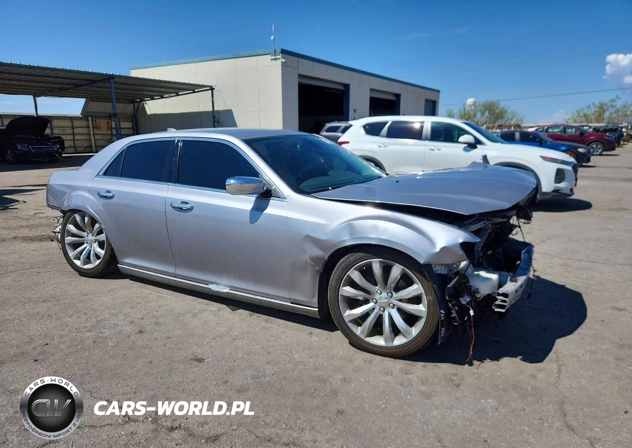 2018 Chrysler 300 Limited VIN:2C3CCAEG0JH152569 - 4