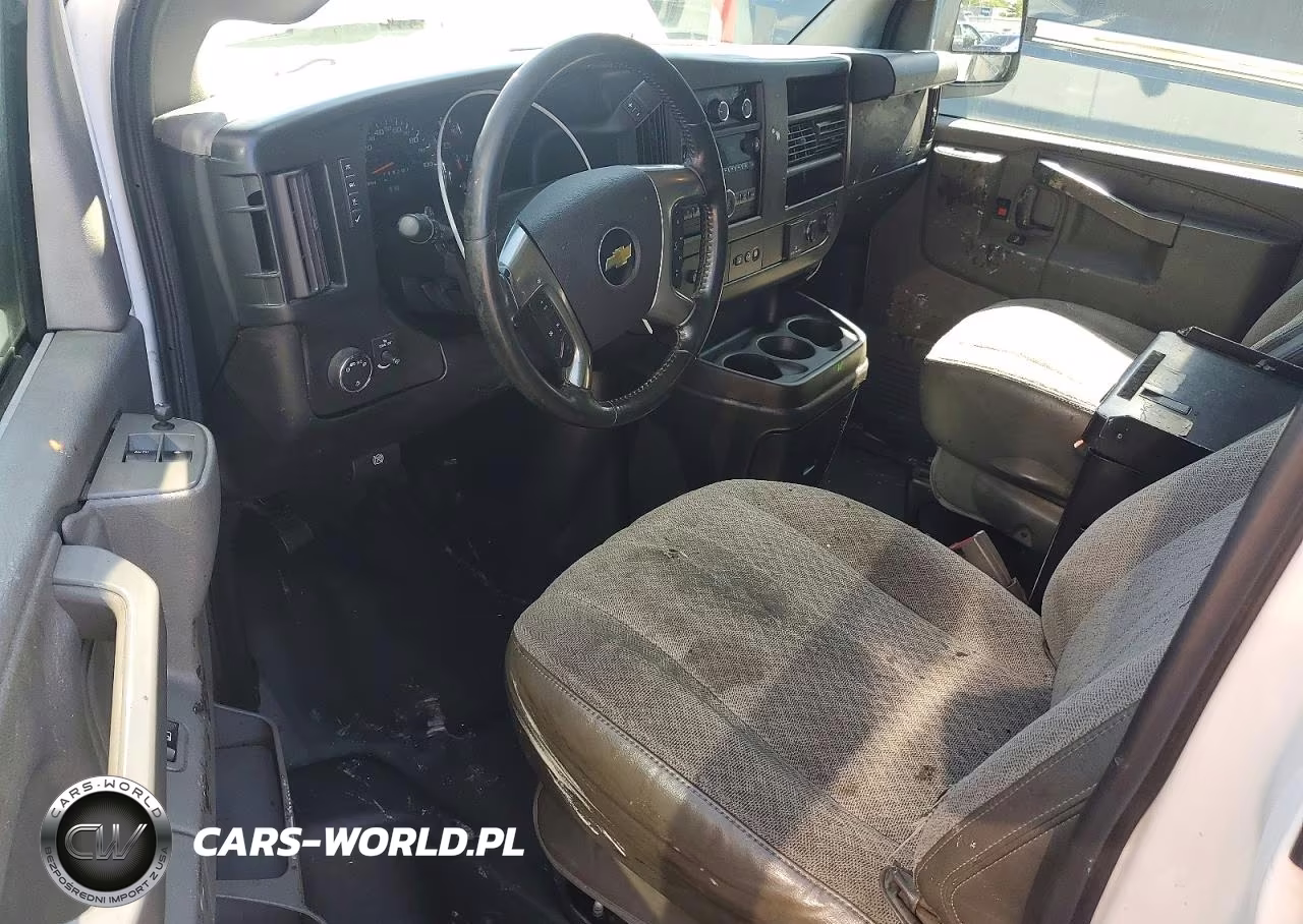 2017 Chevrolet Express G2500 VIN:1GCWGAFF6H1310666 - 8