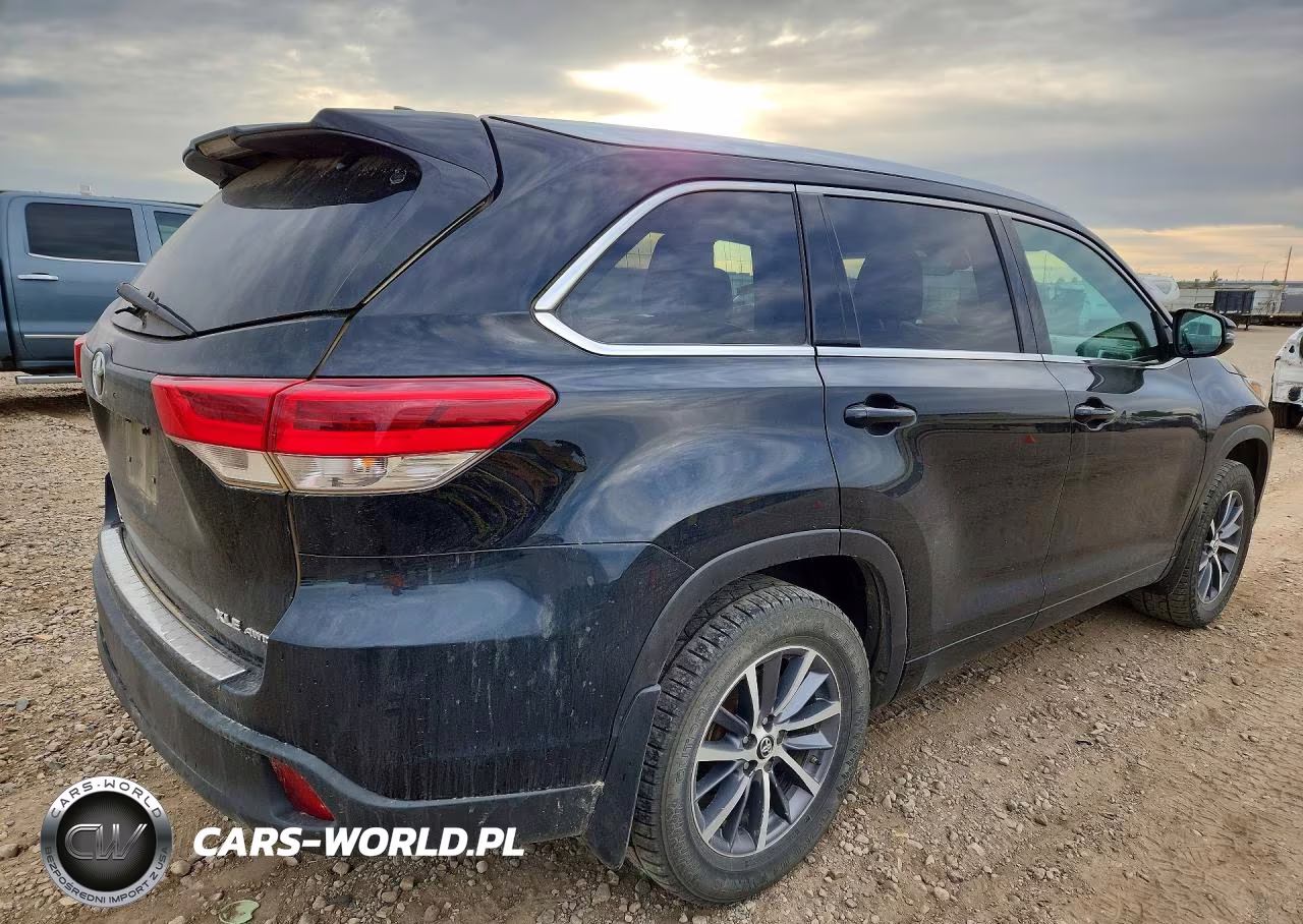 2018 Toyota Highlander Xle VIN:5TDJZRFH6JS848474 - 3
