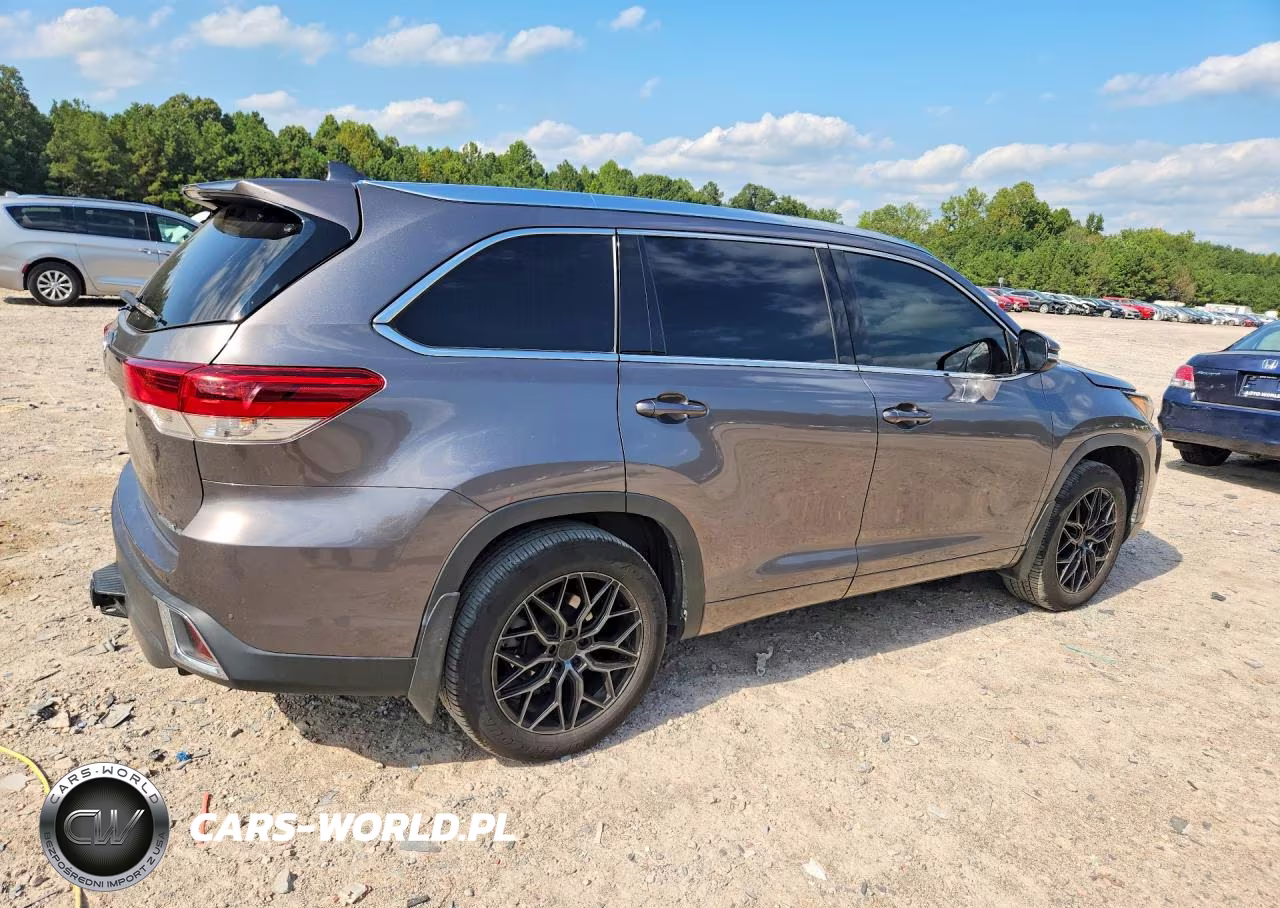 2018 Toyota Highlander Limited Platinum VIN:5TDDZRFH0JS871634 - 3
