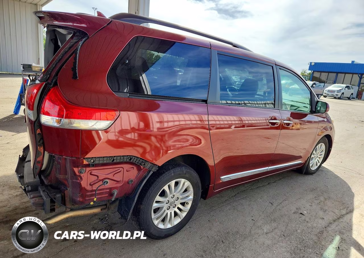 2011 Toyota Sienna VIN:5TDYK3DC9BS147355 - 3