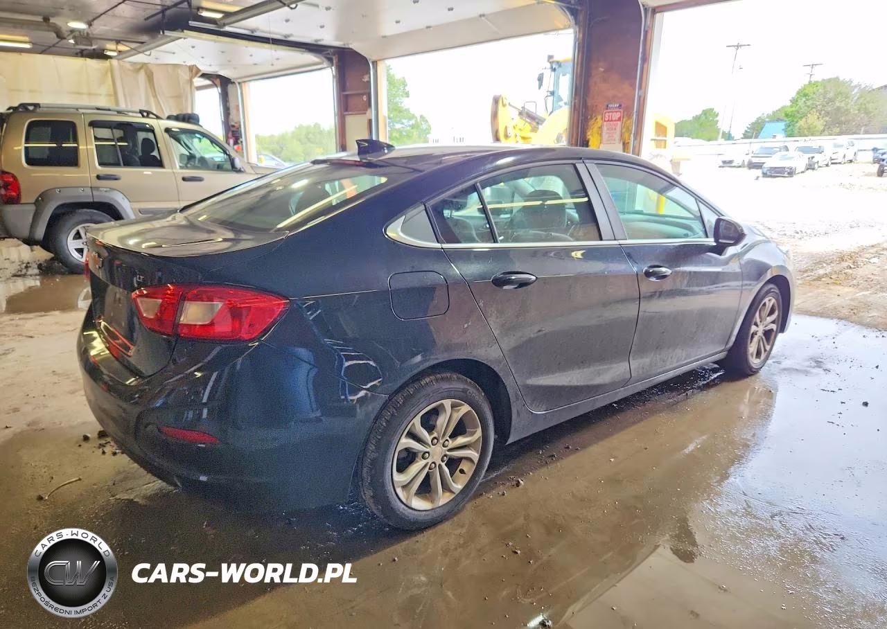 2019 Chevrolet Cruze Lt VIN:1G1BE5SM0K7145128 - 3