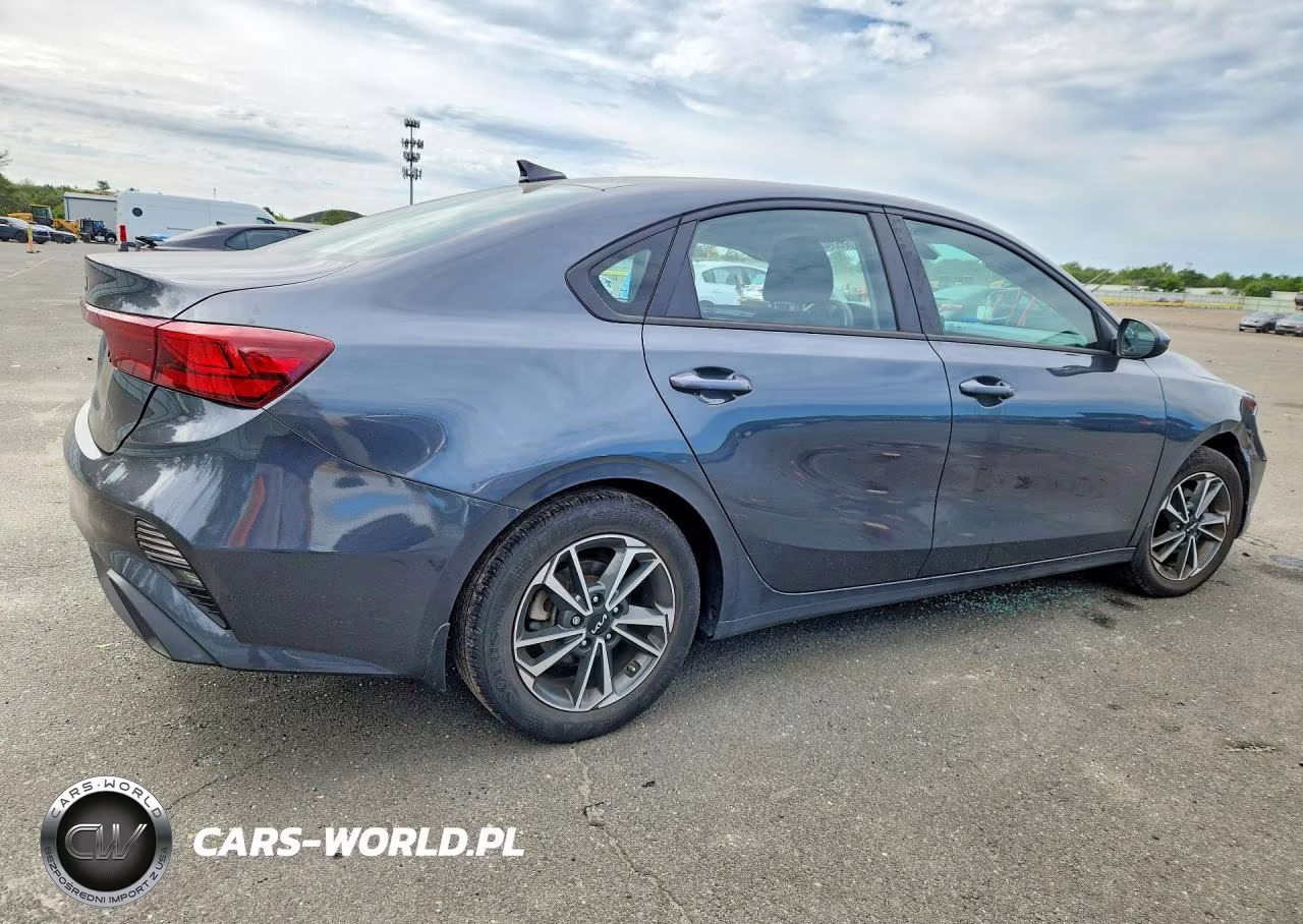 2023 Kia Forte Lxs VIN:3KPF24AD7PE582807 - 3