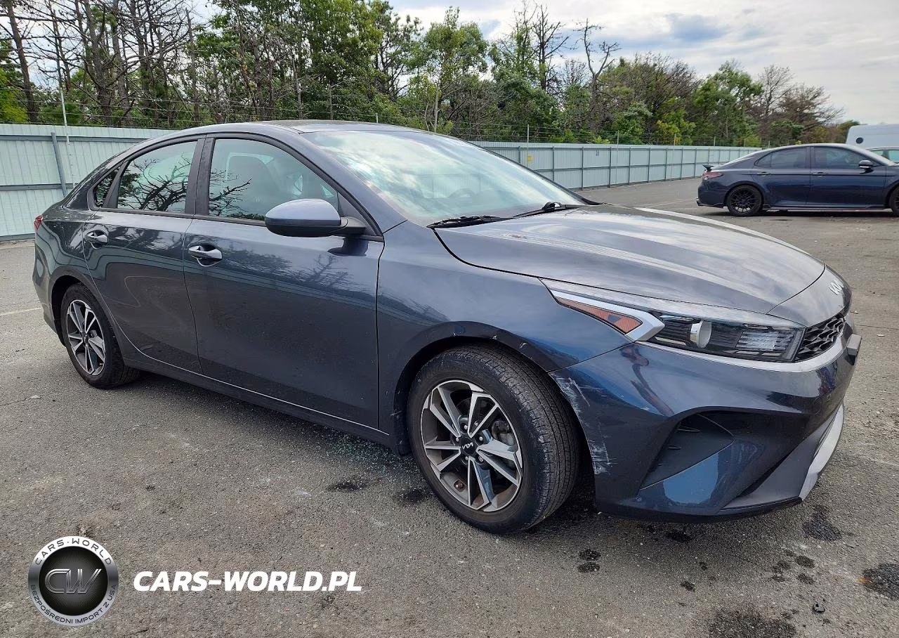 2023 Kia Forte Lxs VIN:3KPF24AD7PE582807 - 4