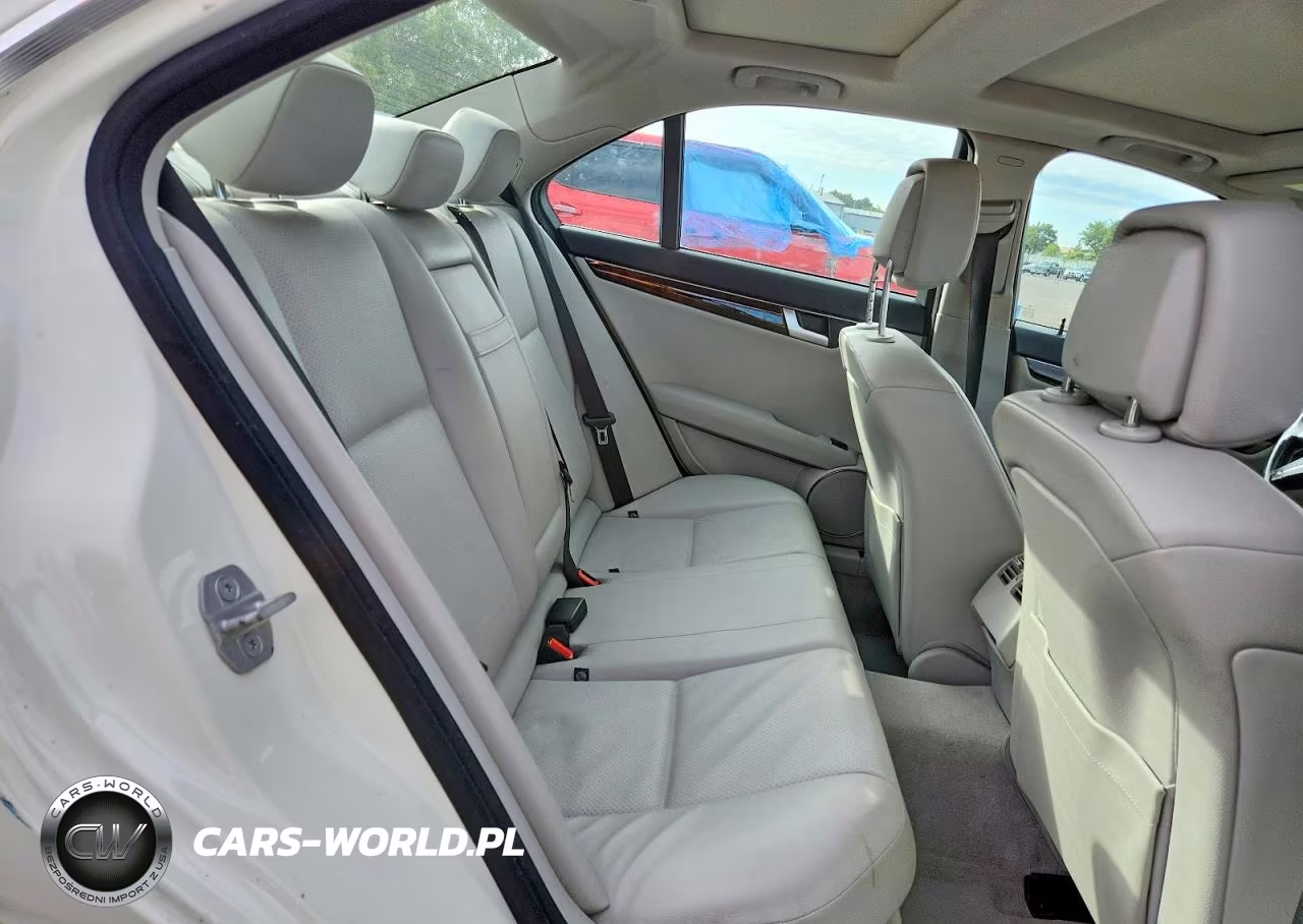 2012 Mercedes-Benz C 300 4Matic VIN:WDDGF8BB0CA650414 - 10