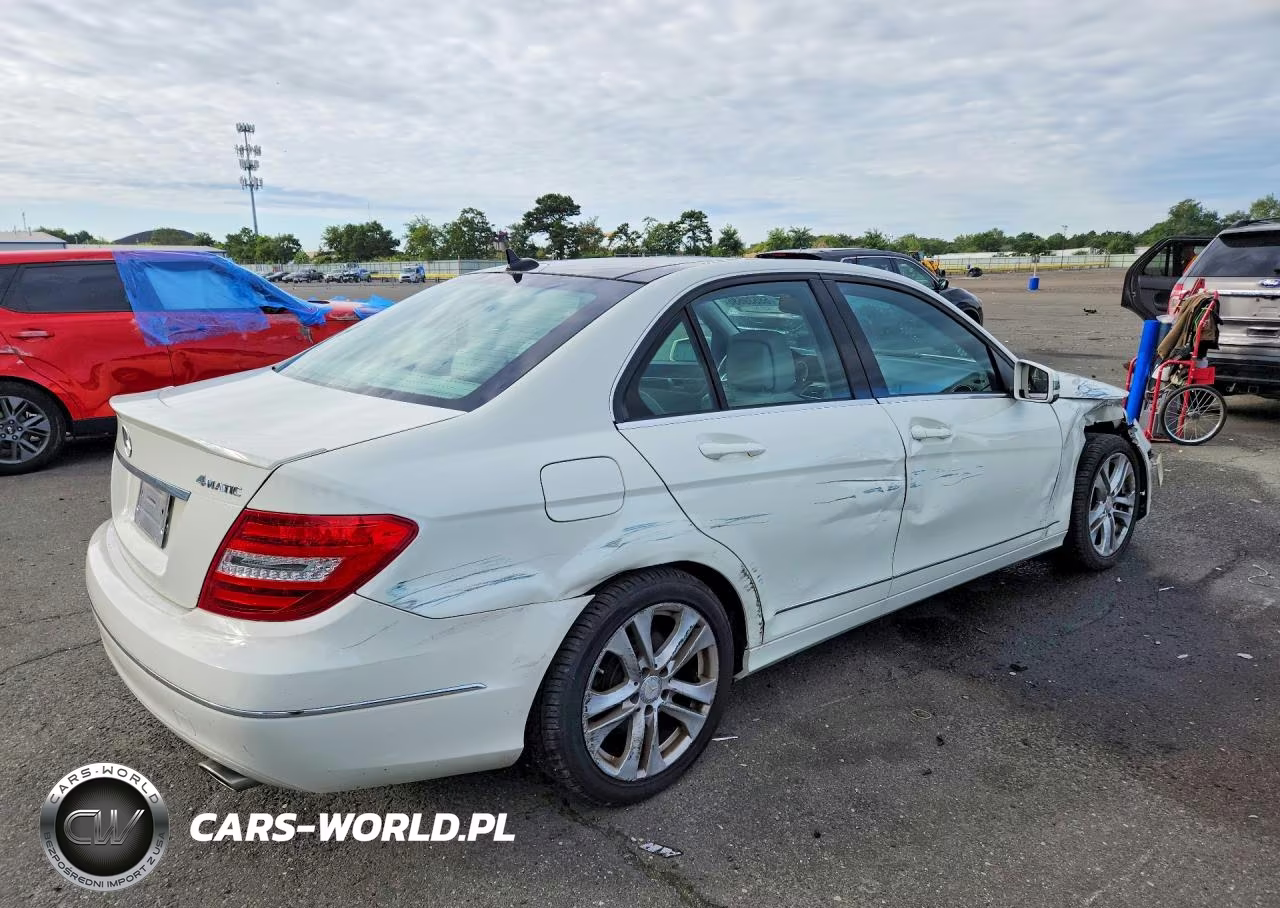 2012 Mercedes-Benz C 300 4Matic VIN:WDDGF8BB0CA650414 - 3
