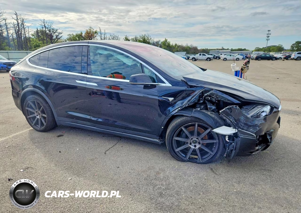2018 Tesla Model X VIN:5YJXCDE2XJF112251 - 4