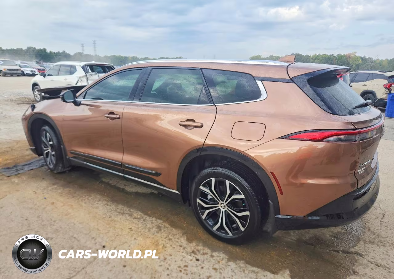 2025 Toyota Crown Signia Xle VIN:JTDACAAJ7S3008106 - 2