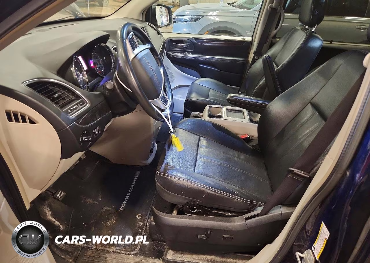 2015 Chrysler Town & Country Touring VIN:2C4RC1BG6FR627704 - 7