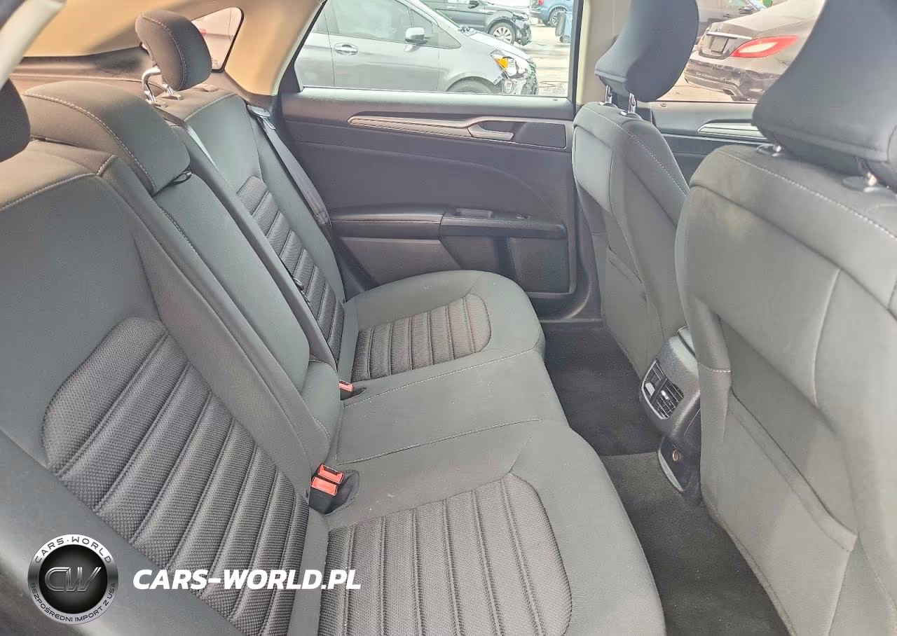 2019 Ford Fusion Se VIN:3FA6P0LU0KR127652 - 10