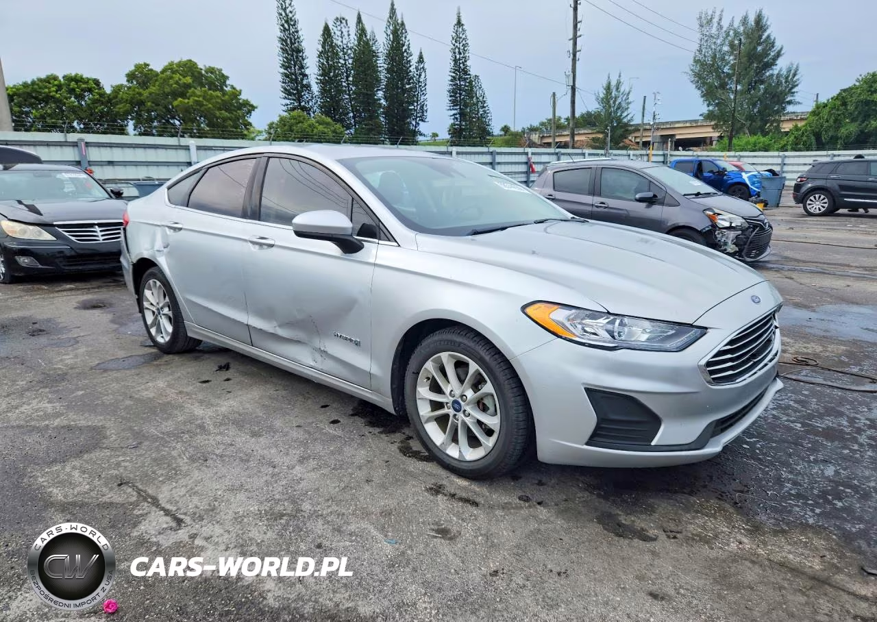 2019 Ford Fusion Se VIN:3FA6P0LU0KR127652 - 4
