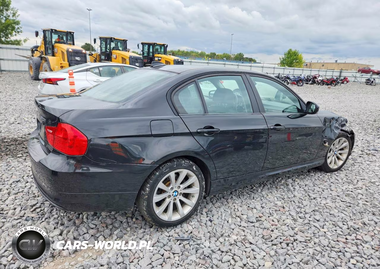 2011 BMW 328 Xi VIN:WBAPK7G57BNN70681 - 3