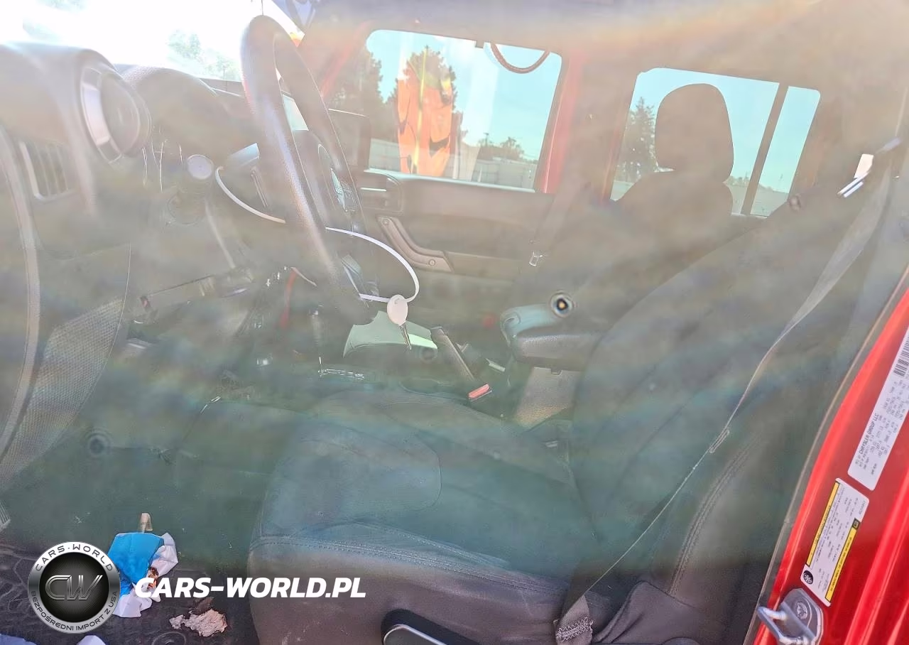 2014 Jeep Wrangler Unlimited Sport VIN:1C4BJWDG8EL272317 - 7