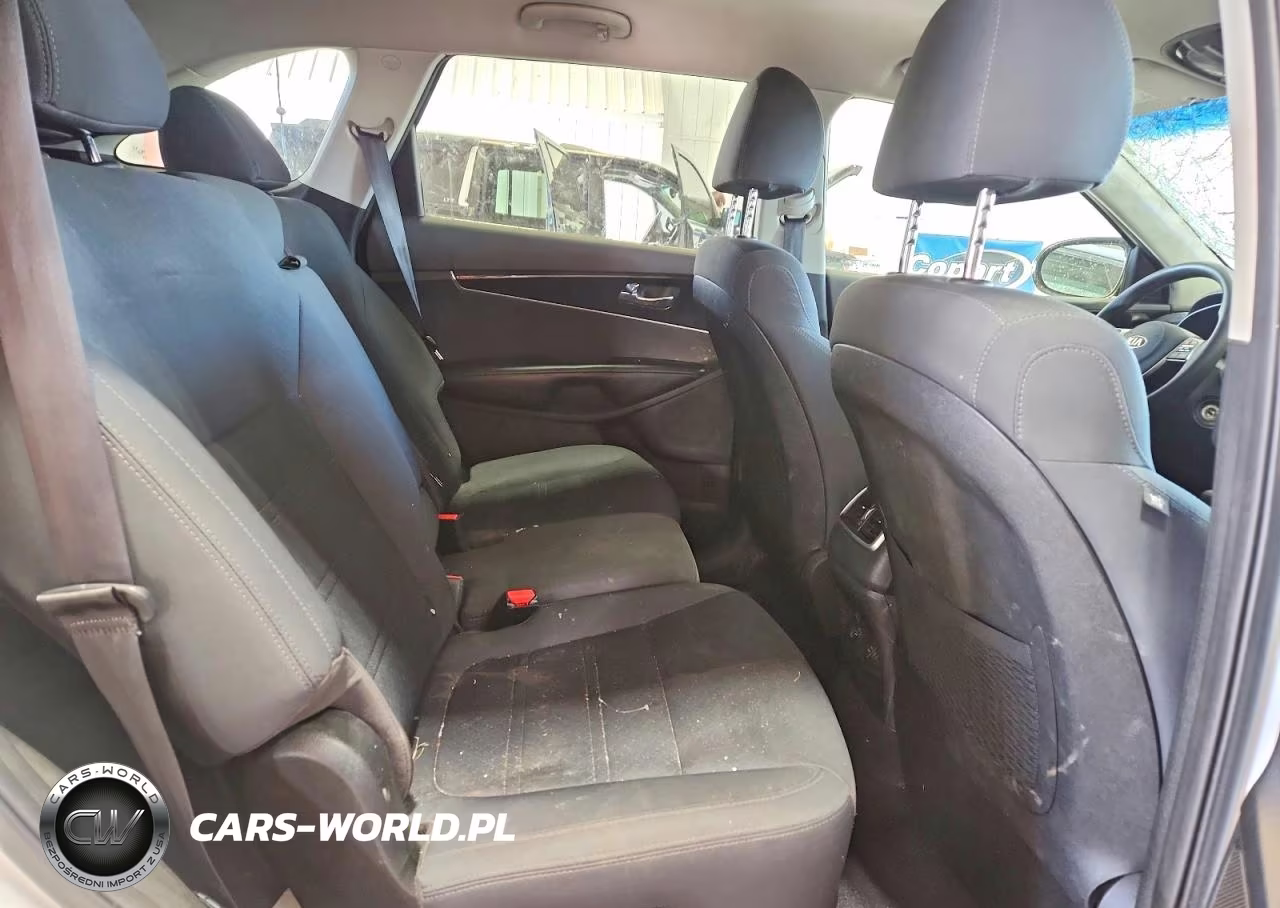 2019 Kia Sorento Lx V6 VIN:5XYPGDA54KG569989 - 11