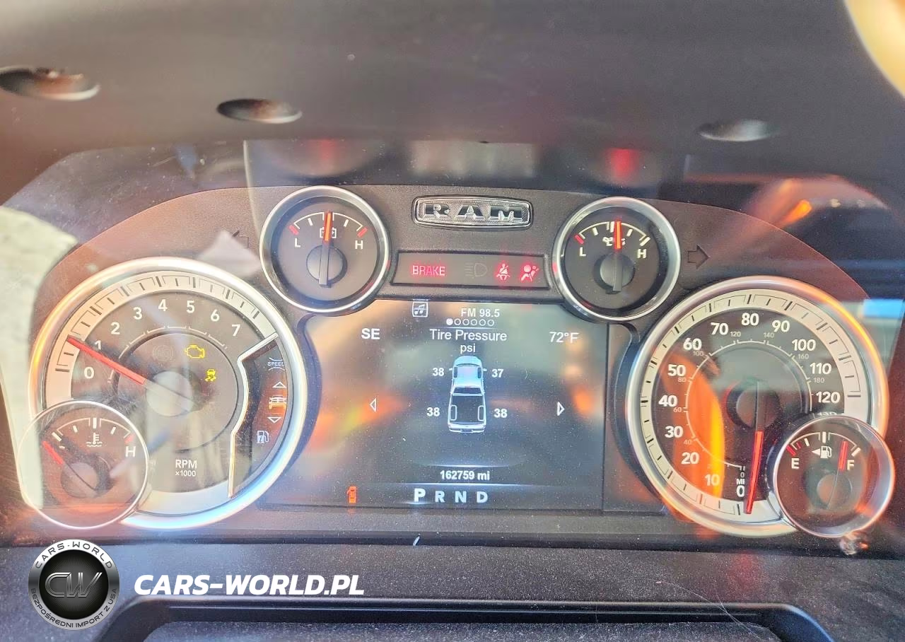 2015 Ram 1500 Laramie VIN:1C6RR7JT4FS681461 - 9