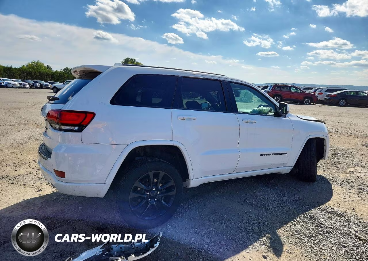 2017 Jeep Grand Cherokee Laredo VIN:1C4RJFAG6HC767820 - 3