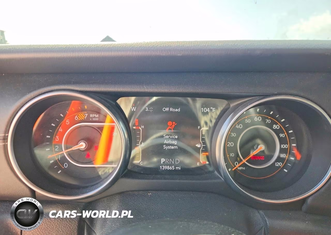 2019 Jeep Wrangler Unlimited Sahara VIN:1C4HJXEN3KW620239 - 9