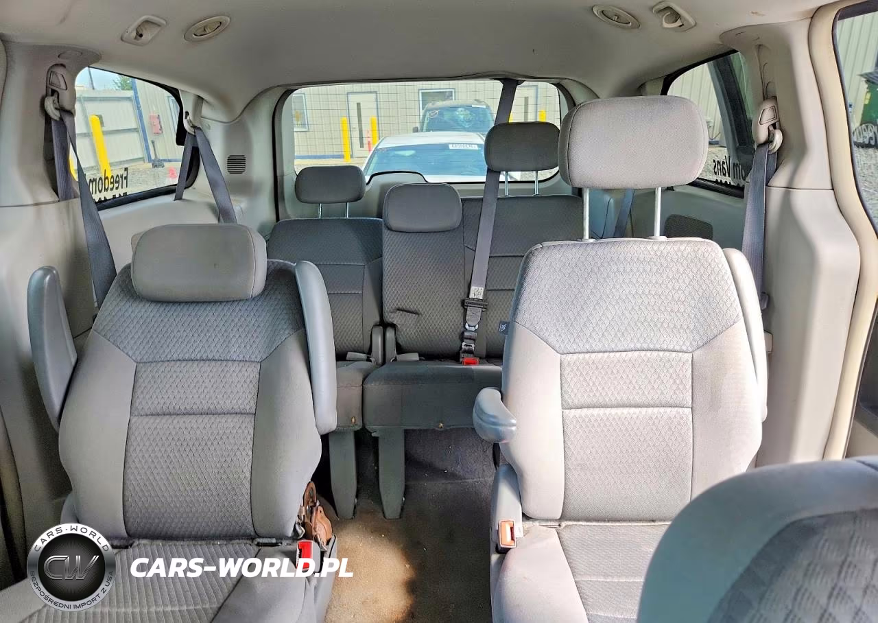 2009 Chrysler Town & Country Lx VIN:2A8HR44E59R526870 - 10