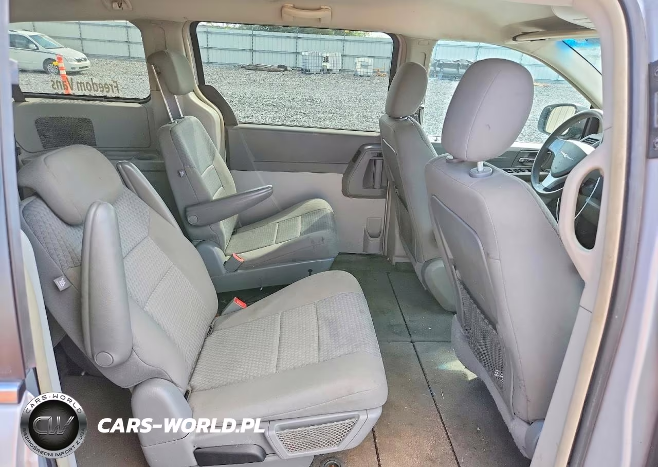 2009 Chrysler Town & Country Lx VIN:2A8HR44E59R526870 - 11