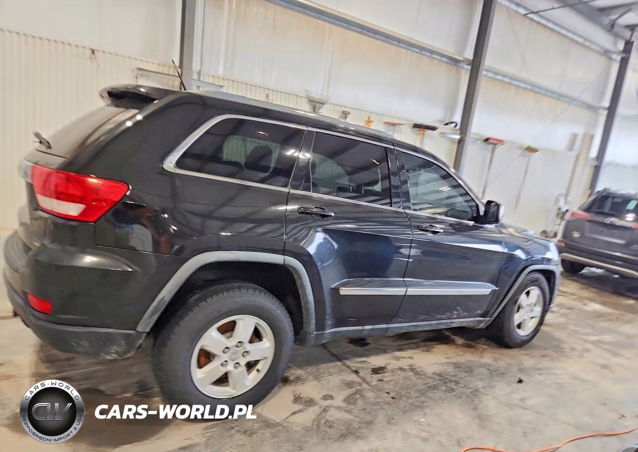 2011 Jeep Grand Cherokee Laredo VIN:1J4RR4GG1BC566879 - 3