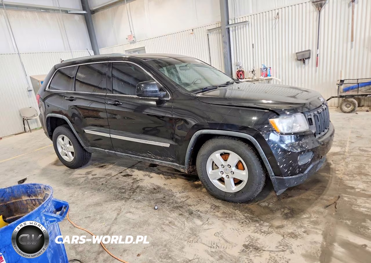 2011 Jeep Grand Cherokee Laredo VIN:1J4RR4GG1BC566879 - 4