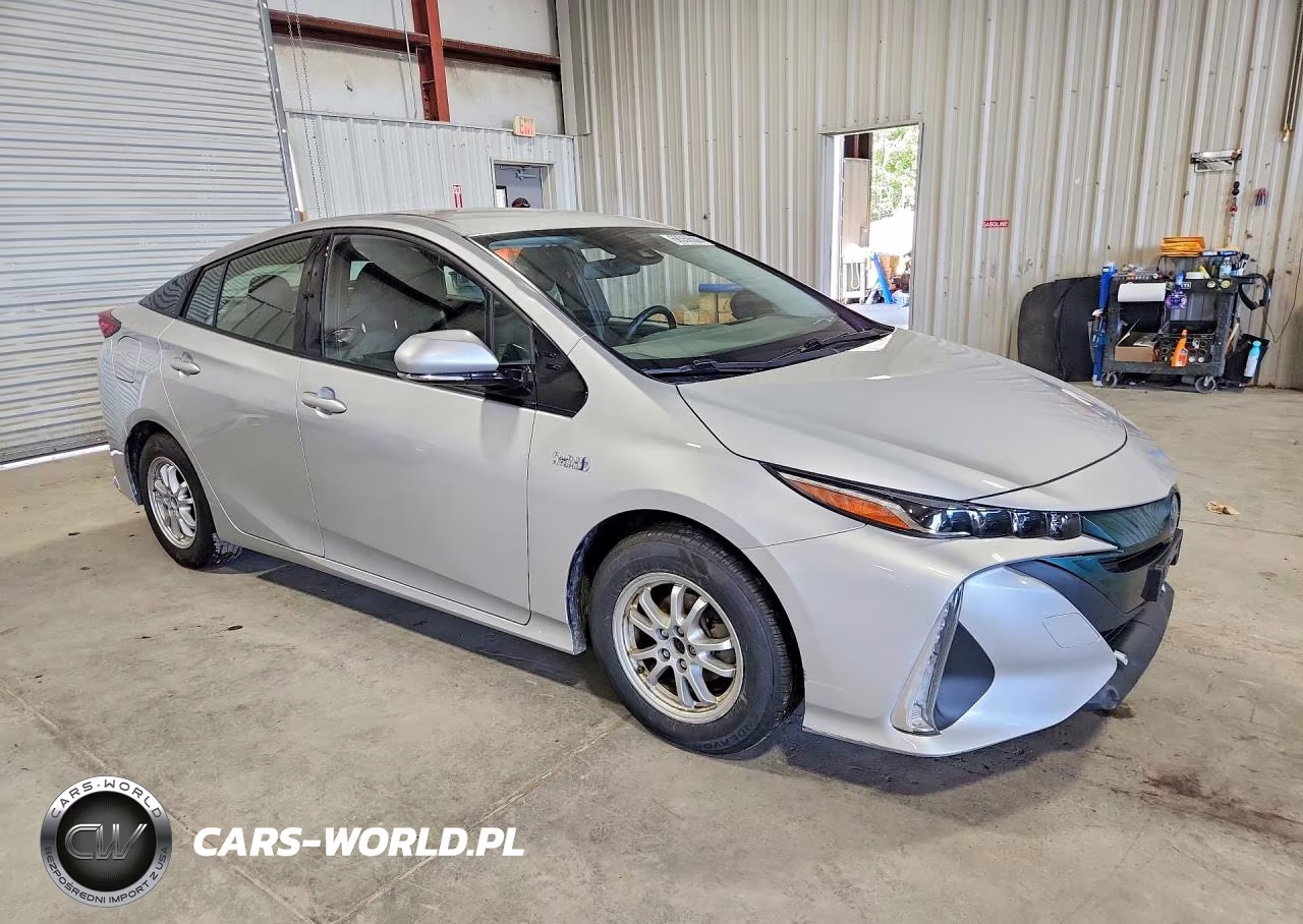 2018 Toyota Prius Prime Plus VIN:JTDKARFP9J3100564 - 4