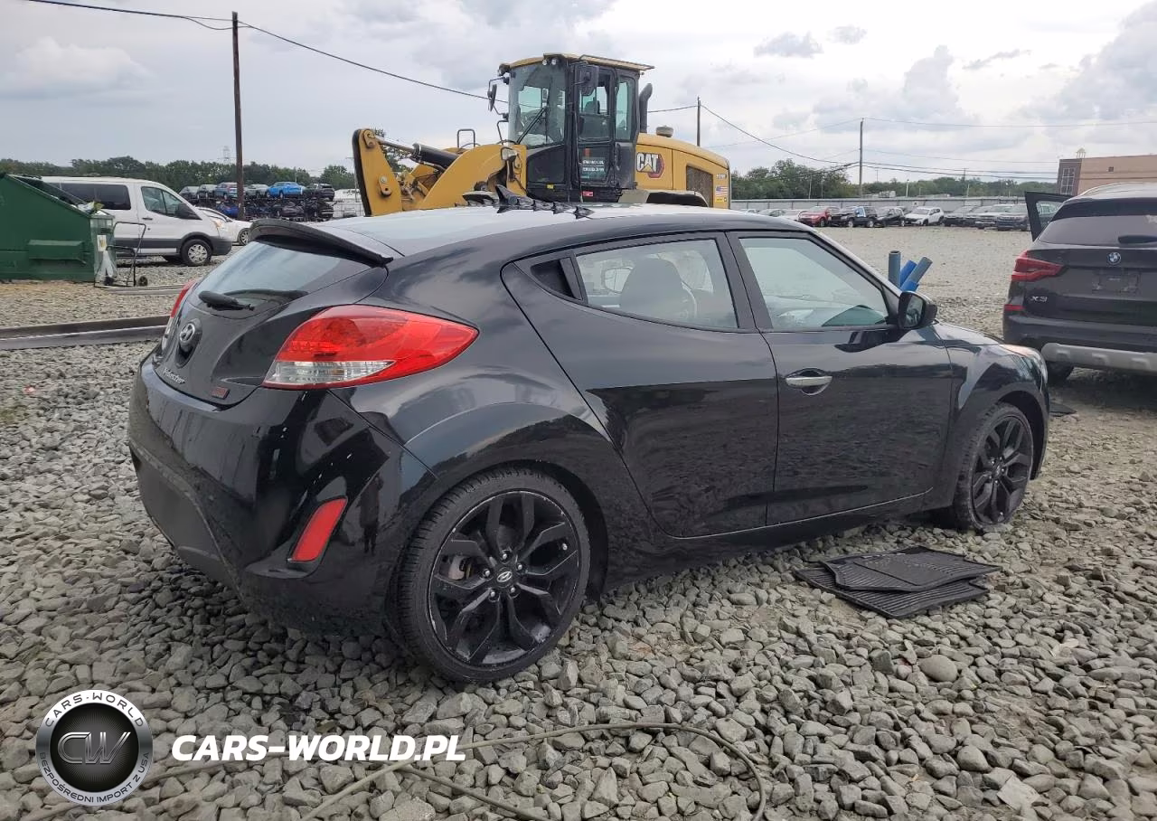 2015 Hyundai Veloster VIN:KMHTC6AD0FU218428 - 3
