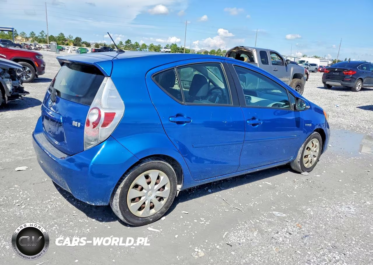 2012 Toyota Prius C Two VIN:JTDKDTB30C1509218 - 3