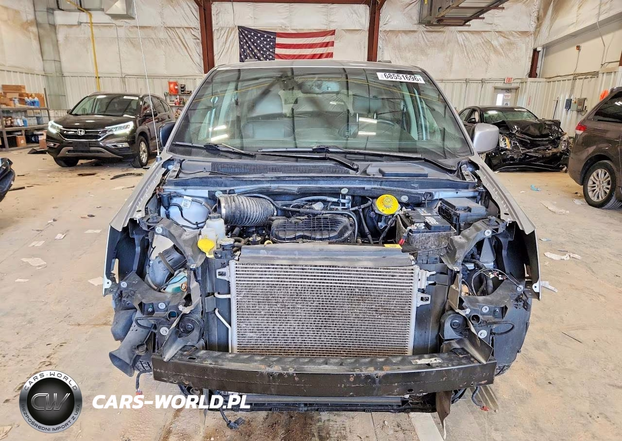 2018 Dodge Grand Caravan Sxt VIN:2C4RDGCG5JR135009 - 5