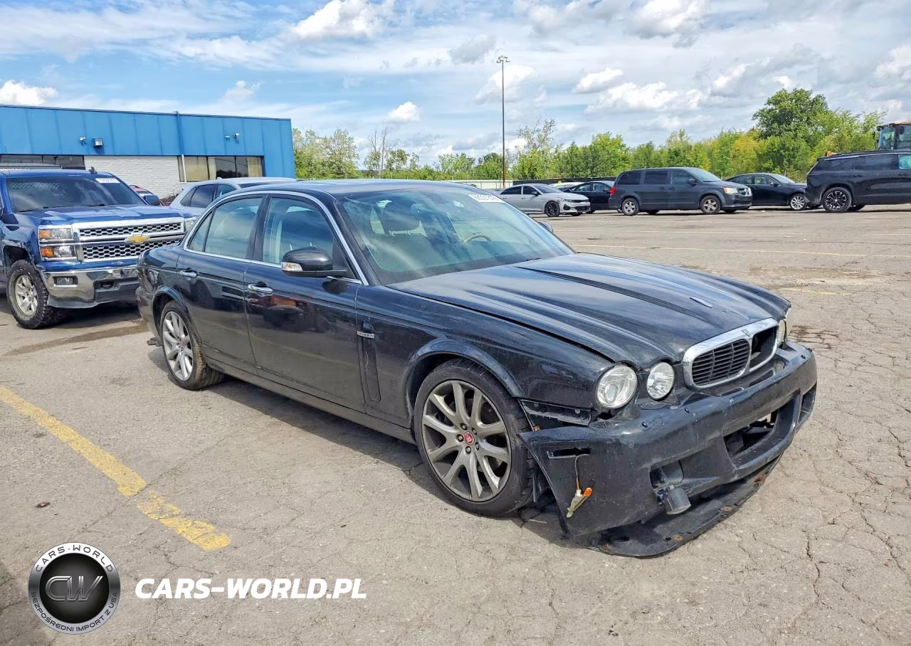2008 Jaguar Xj VIN:SAJWA71B38SH28349 - 4