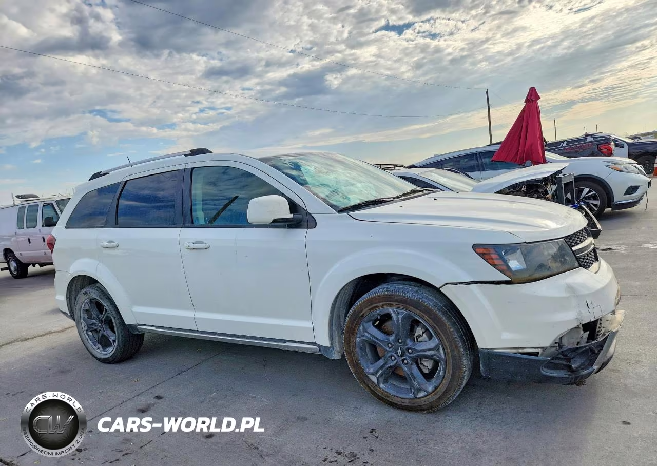 2019 Dodge Journey Crossroad VIN:3C4PDCGGXKT716711 - 4
