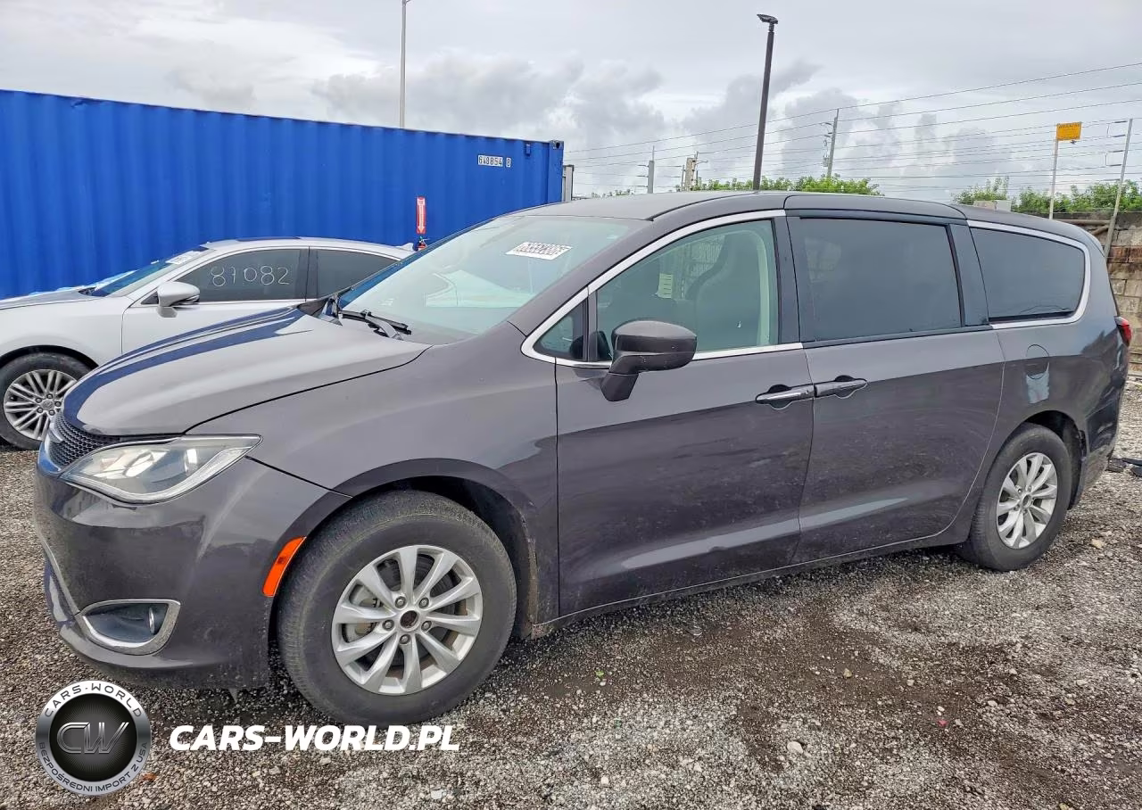 2019 Chrysler Pacifica Touring Plus VIN:2C4RC1FG8KR666718 - 1
