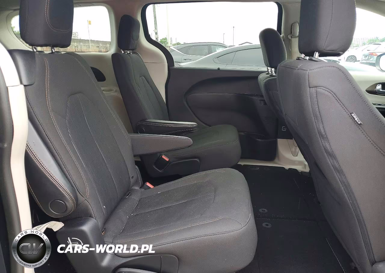 2019 Chrysler Pacifica Touring Plus VIN:2C4RC1FG8KR666718 - 11
