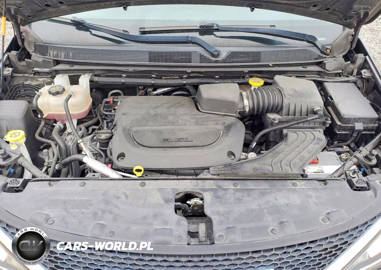 2019 Chrysler Pacifica Touring Plus VIN:2C4RC1FG8KR666718 - 12