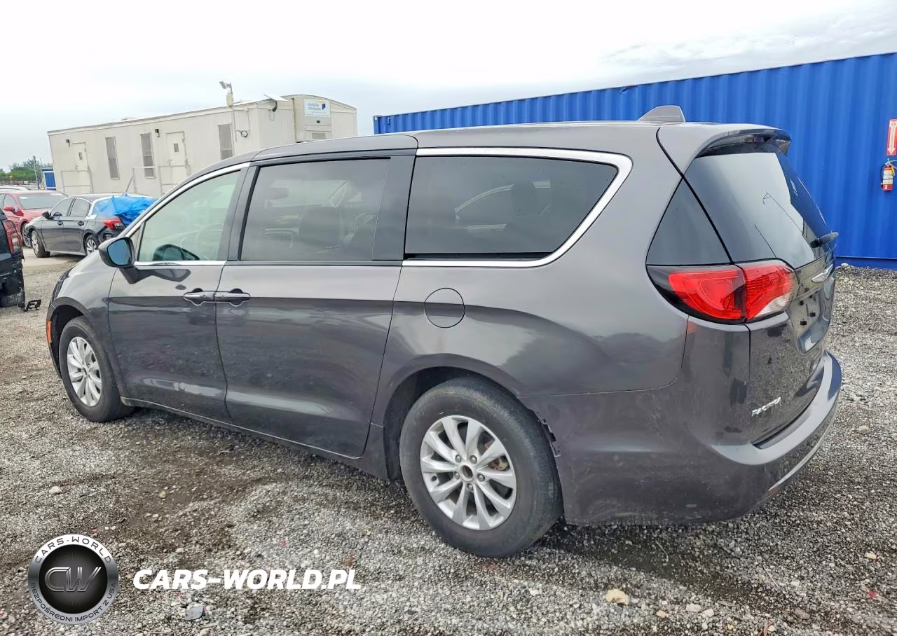 2019 Chrysler Pacifica Touring Plus VIN:2C4RC1FG8KR666718 - 2