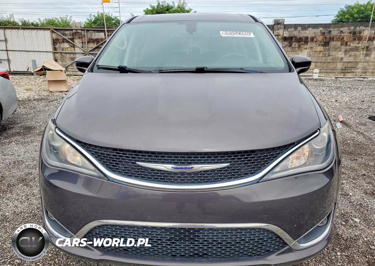2019 Chrysler Pacifica Touring Plus VIN:2C4RC1FG8KR666718 - 5