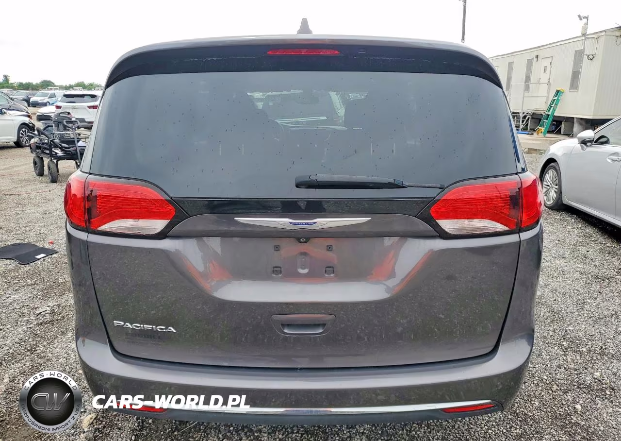 2019 Chrysler Pacifica Touring Plus VIN:2C4RC1FG8KR666718 - 6