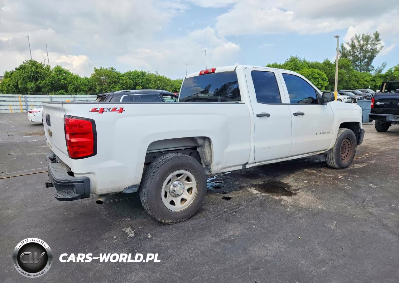 2018 Chevrolet Silverado K1500 VIN:1GCVKNEH8JZ158658 - 3